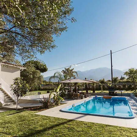 Mont Bleu - Luxury Pool Villa