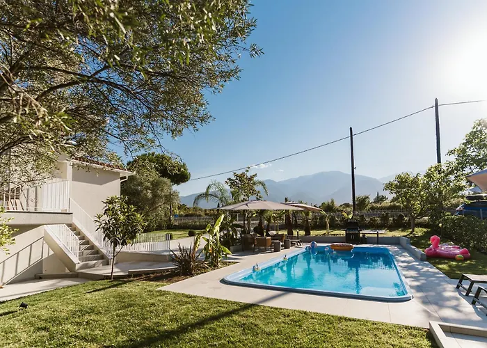 Mont Bleu - Luxury Pool Villa